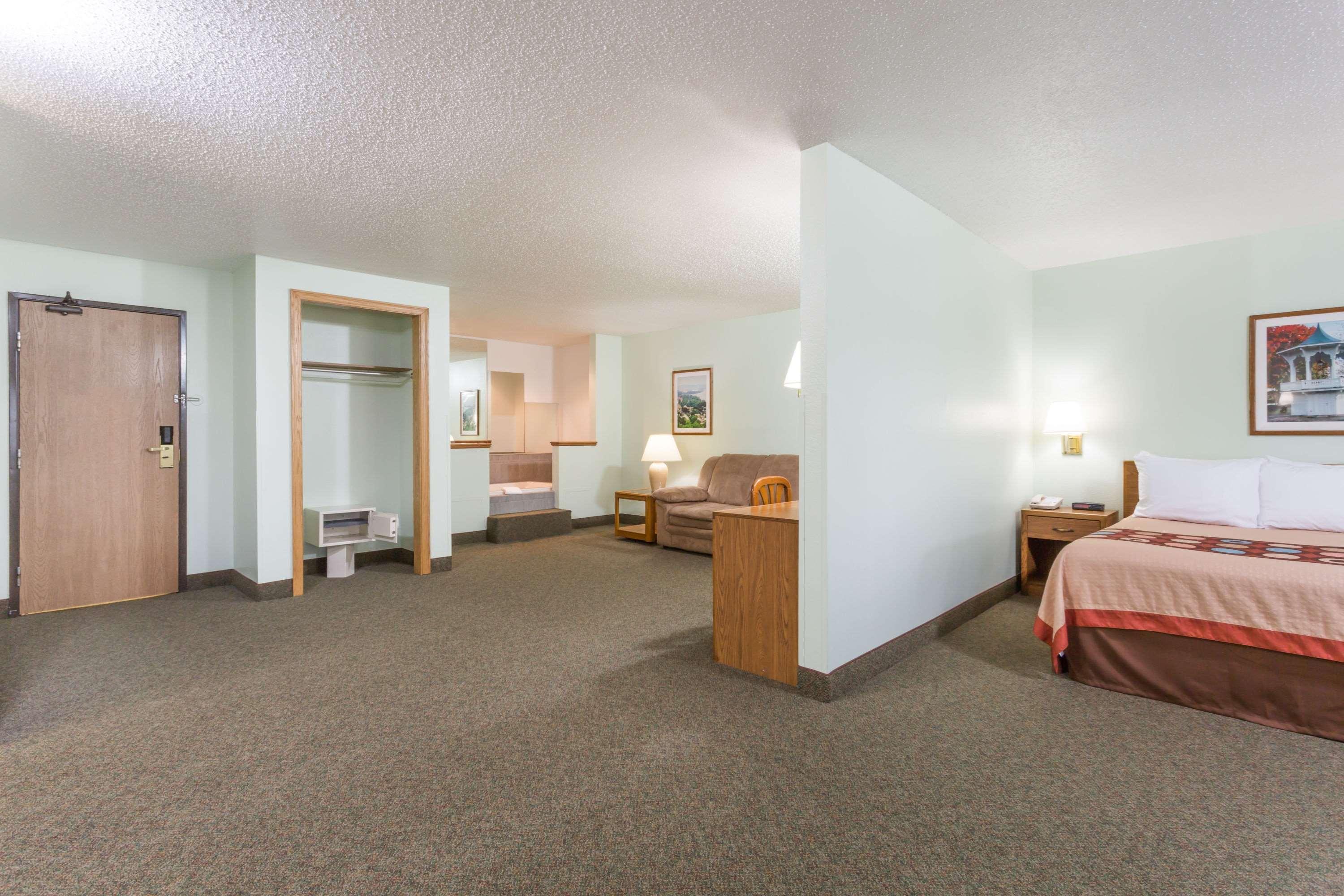 Super 8 By Wyndham Pt Pleasant Area Gallipolis