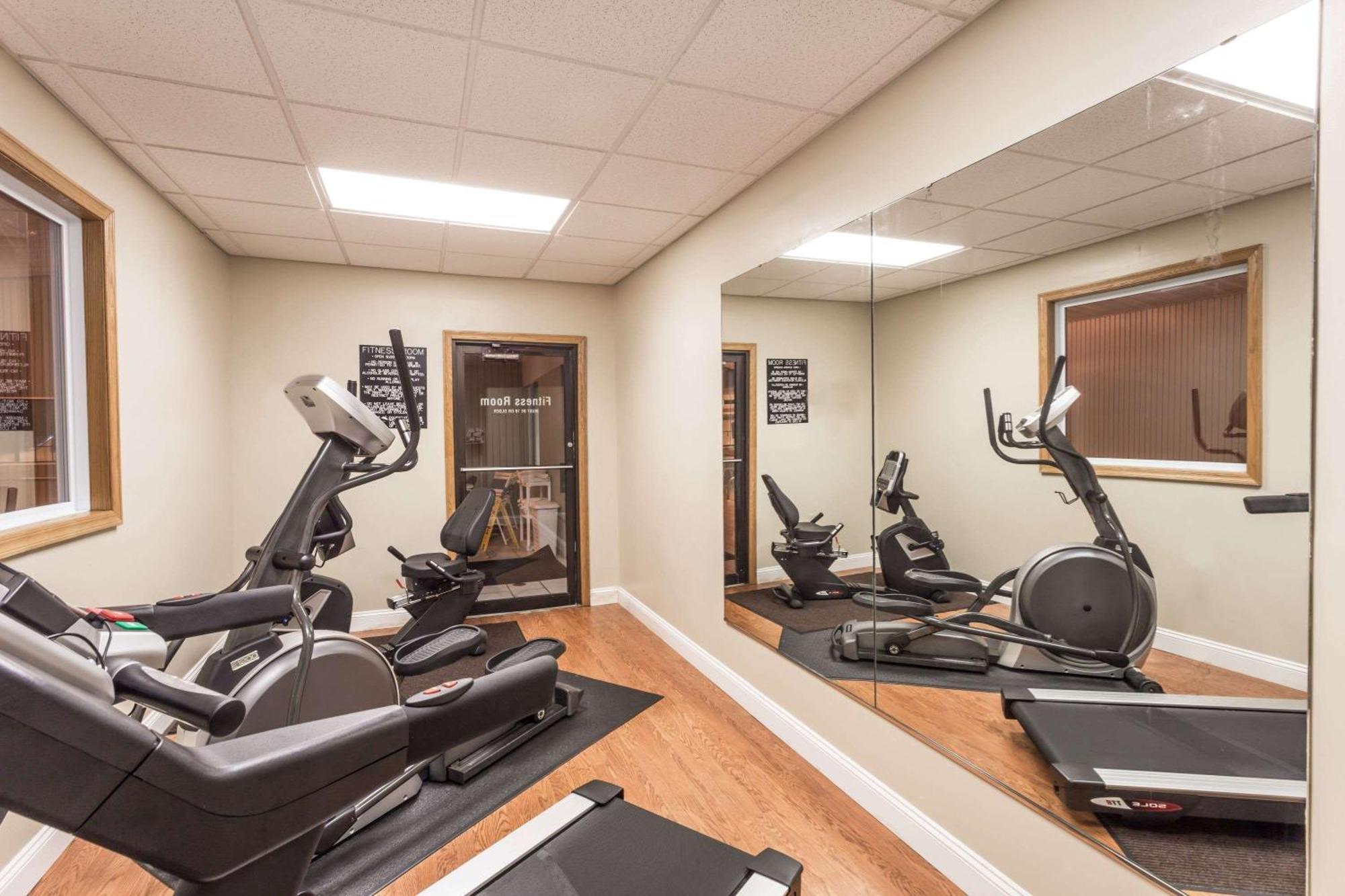 Super 8 By Wyndham Pt Pleasant Area 2*