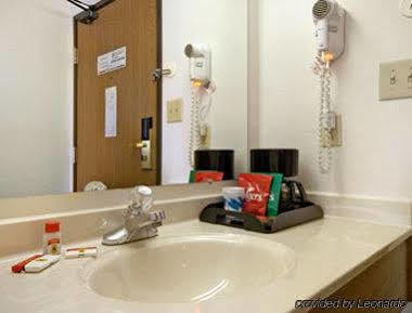 Super 8 By Wyndham Pt Pleasant Area 2*